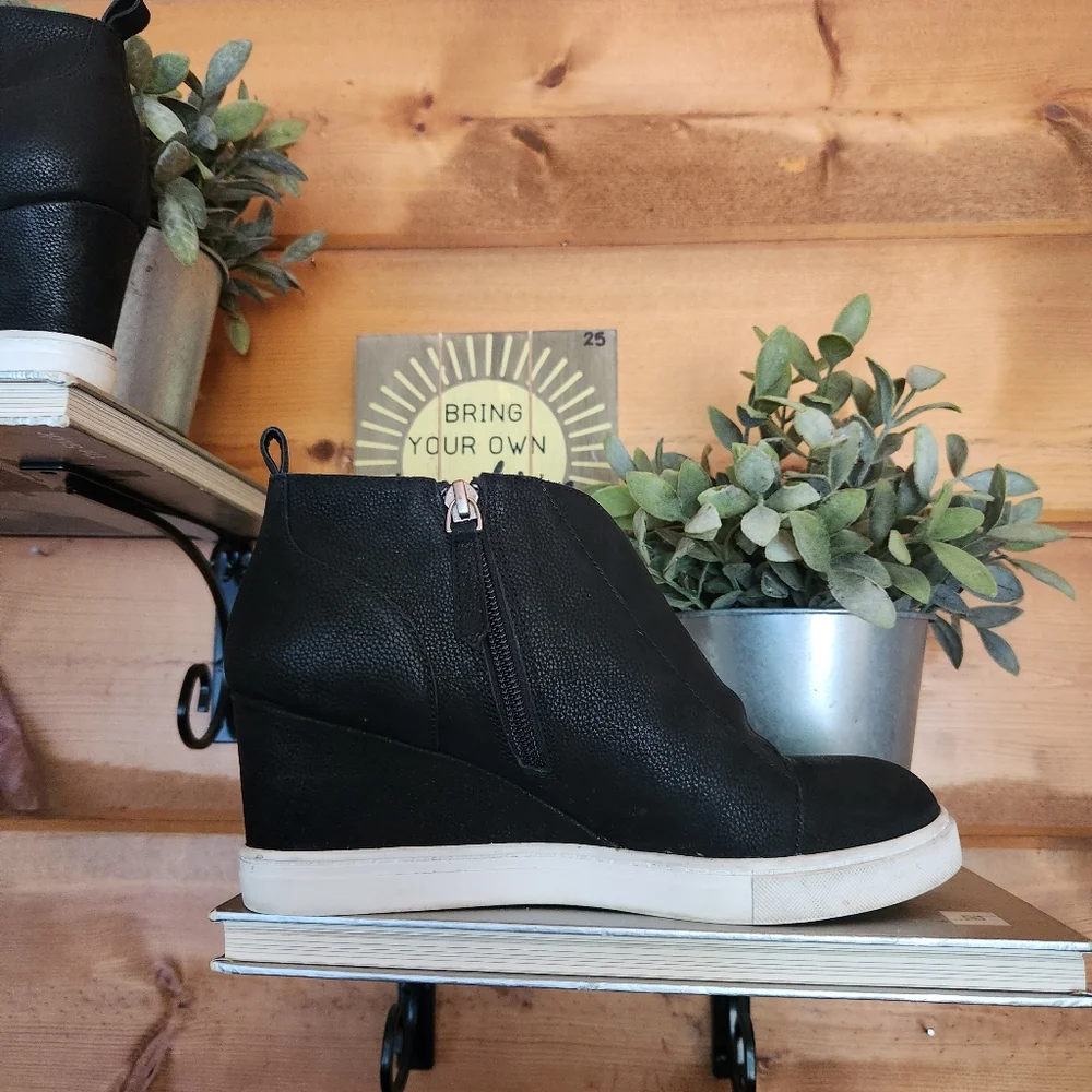 Linea Paolo Felicia Boot Wedge Hidden Heel Black Leather Sneaker Booties Sz 7.5M